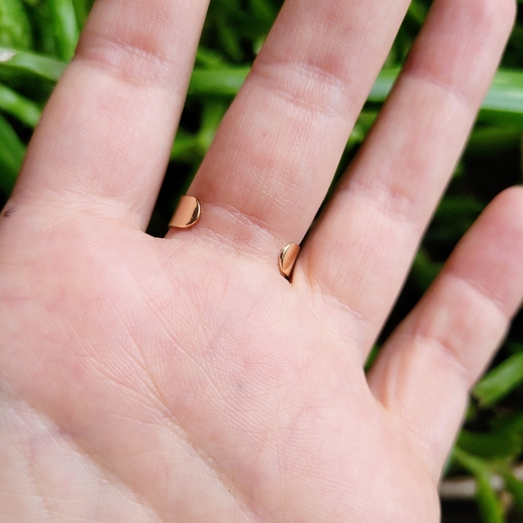 New Classic Gold Simple Dainty XOXO Ring Band & Toe Ring - Picture 5 of 5